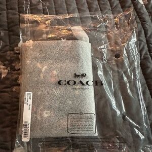 NWT COACH DISNEY HOLIDAY PRINT WRISTLET